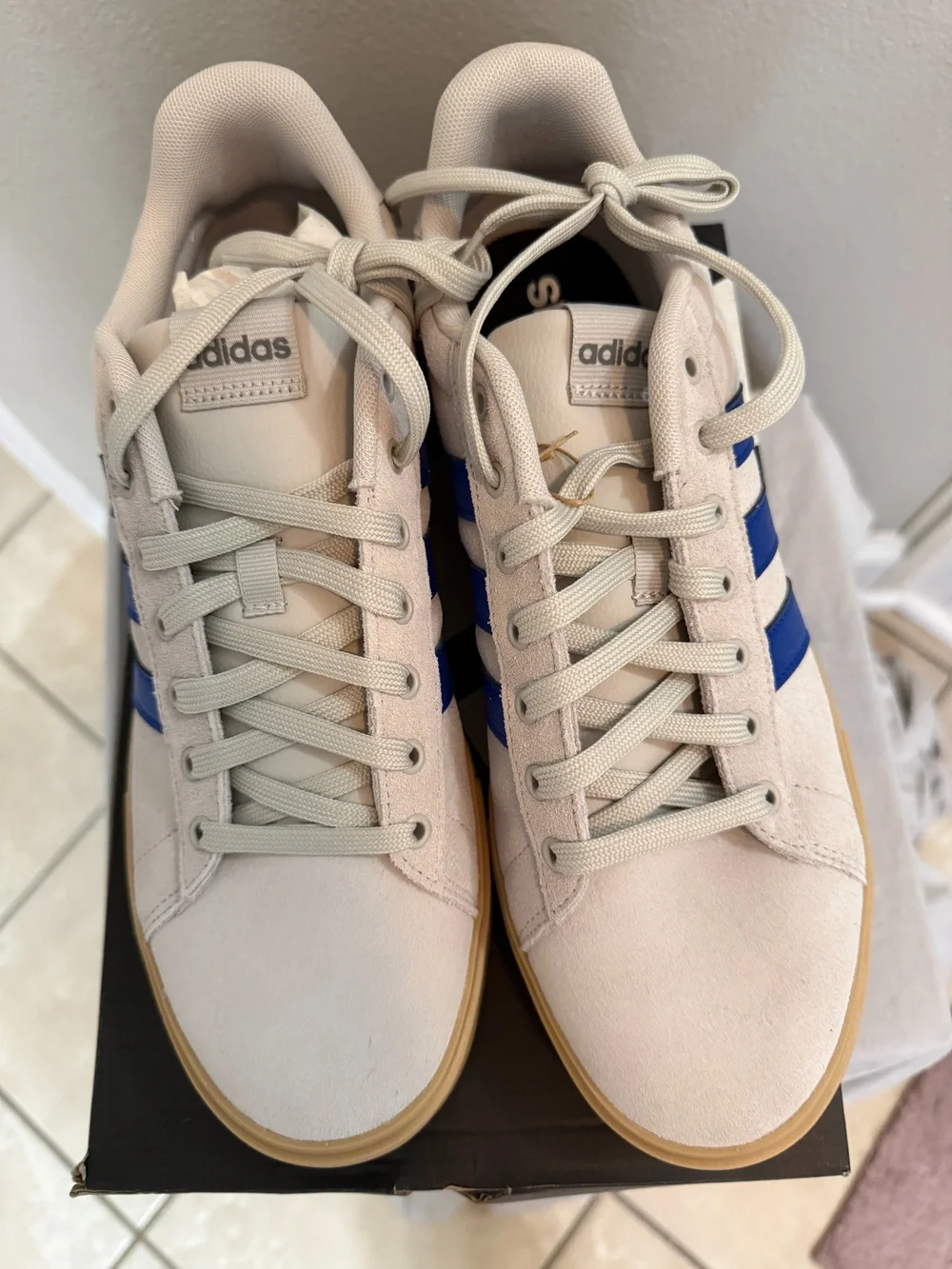 Adidas Daily 4.0 Sneakers Beige w/blue stripes Size 11 Men - Fits size 12 Women
